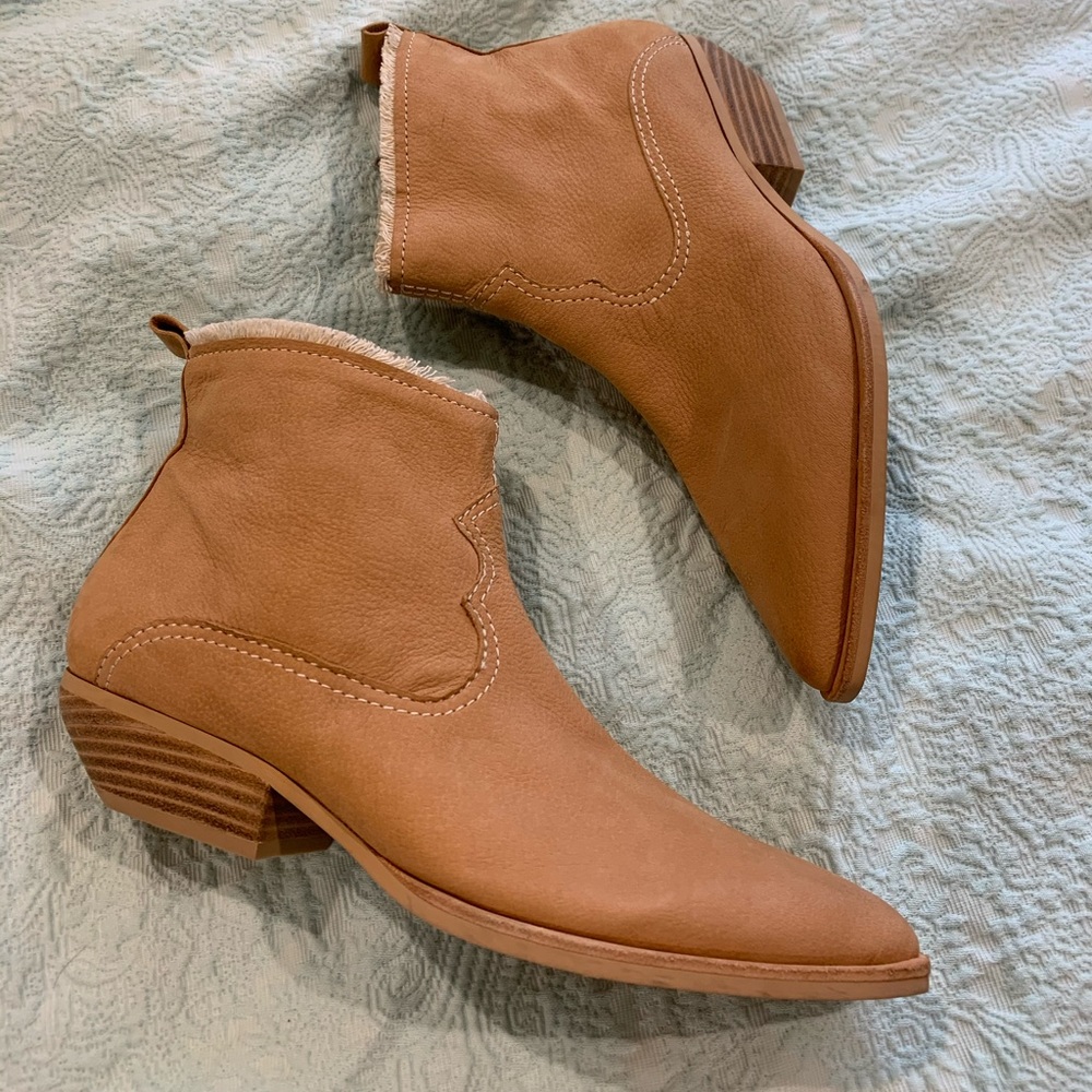 NWT dolce vita unity fray ankle boot